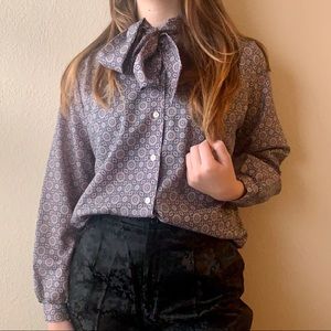VTG 70’s Groovy Gray Patterned Neck Bow Blouse